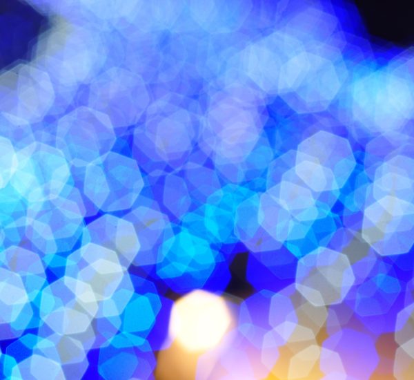 Zu sehen sind mehrere LED Lichter in der Ferne